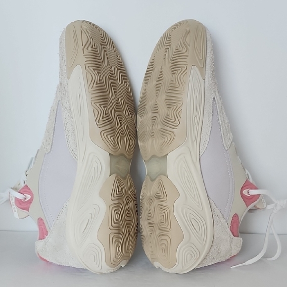 New Balance Unisex Sneakers in Beige and Coral - Picture 8 of 9